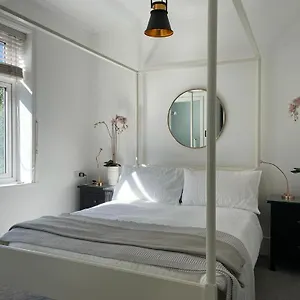  Apartment Mulberry House